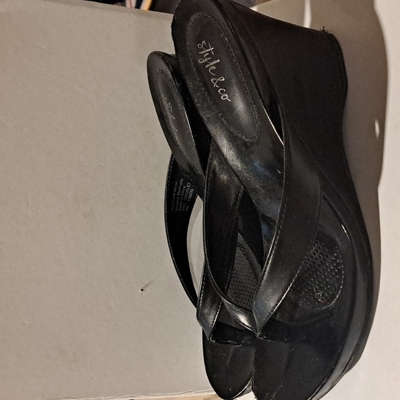 Black wedge heel flip flops size 8 - Picture 2 of 5